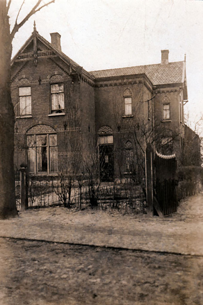 Het huis van de bovenmeester van de Aloysius jongensschool.
